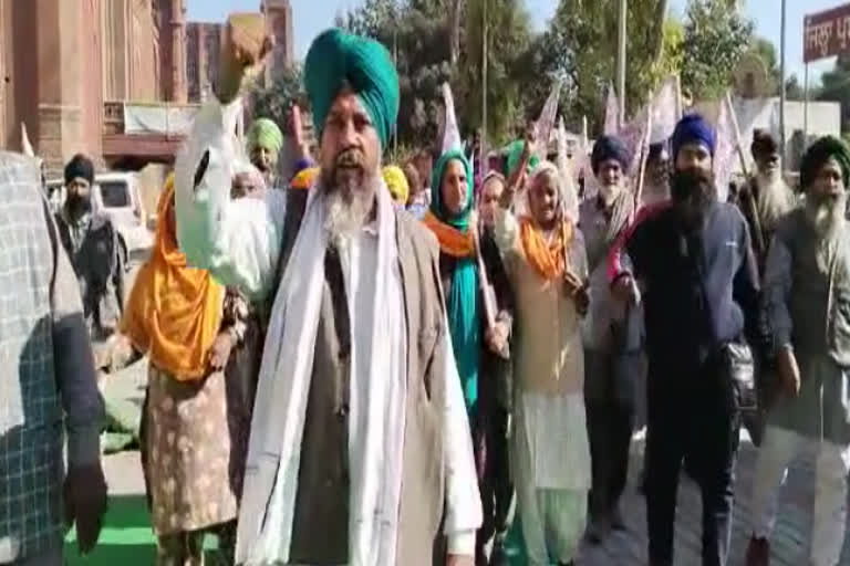 Farmers at Amritsar announced to close the plazas