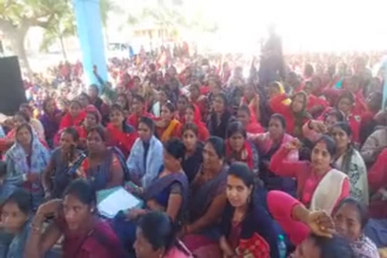 Anganwadi workers strike in Surajpur