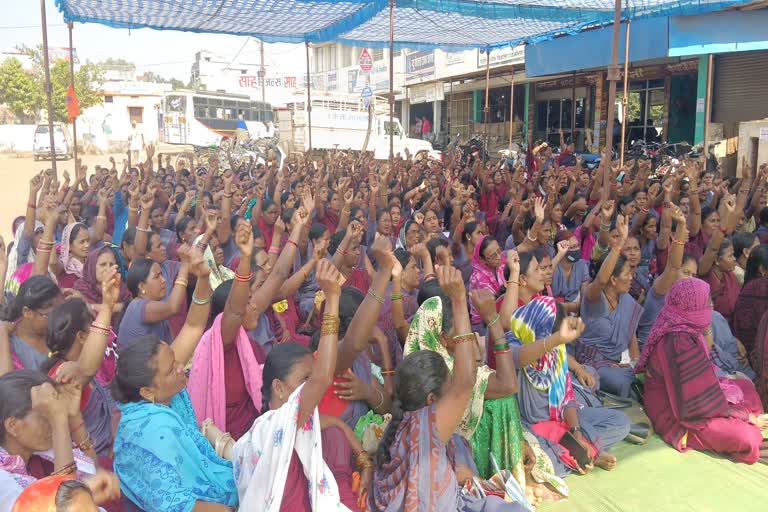 Anganwadi worker strike in Balod
