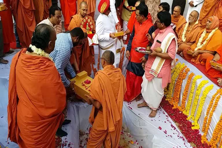 સ્વામિનારાયણ મંદિરમાં ભોજનશાળા અને નૂતન પ્રવેશદ્વારનું શિલારોપણ કરાયું