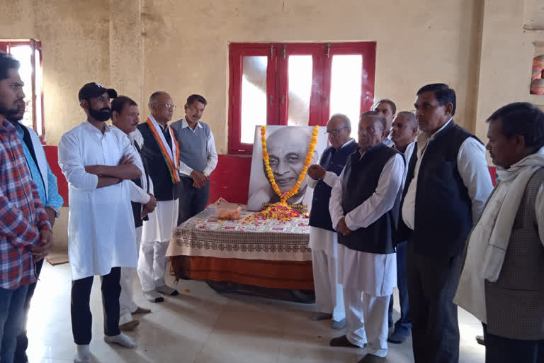 MP Guna Congress remembers Sardar Patel