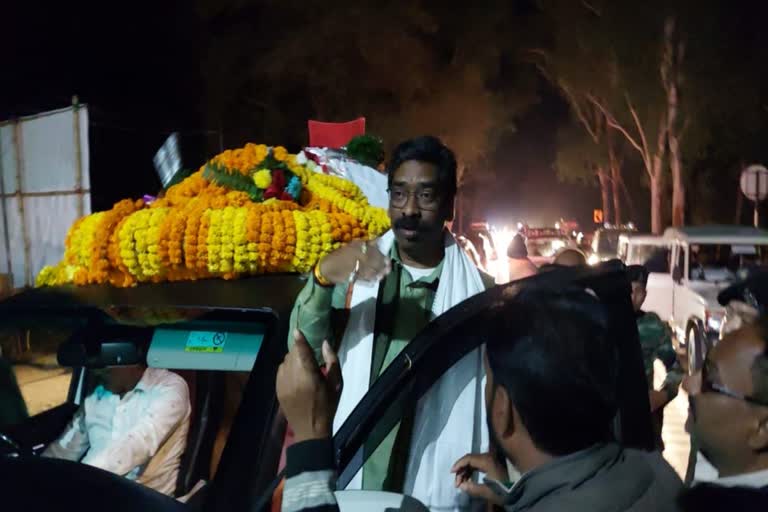 Warm welcome to Chief Minister Hemant Soren in Deoghar