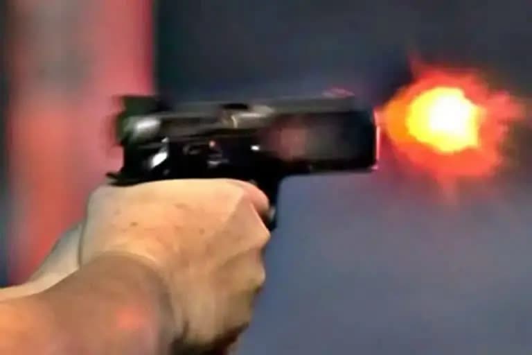 Two civilians killed as Army sentry opens fire  Army sentry opens fire in Rajouri  Rajouri  Rajouri natives killed as Army sentry opens fire  ഗ്രാമവാസികള്‍ കൊല്ലപ്പെട്ടു  രജൗരി  സൈനികന്‍റെ വെടിയേറ്റ് ഗ്രാമവാസികള്‍ കൊല്ലപ്പെട്ടു  ജമ്മു കശ്‌മീരിലെ രജൗരി