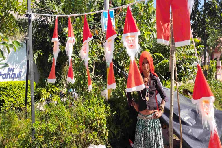 Christmas market of Rajasthan people in Kottayam  ക്രിസ്‌തുമസ് വിപണി സജീവം  തെരുവോരം കീഴടക്കി രാജസ്ഥാന്‍ സംഘം  കച്ചവടം പൊടിപൂരം  കോട്ടയം വാര്‍ത്തകള്‍  കോട്ടയം പുതിയ വാര്‍ത്തകള്‍  kerala news updates  latest news updates  x mas news  xmas news updates