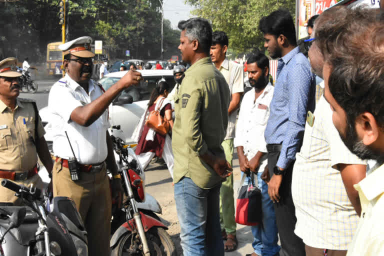 தொடர் போக்குவரத்து விதிமீறலில் ஈடுபட்ட 69 பேரை நேரில் அழைத்த போக்குவரத்து போலிசார்