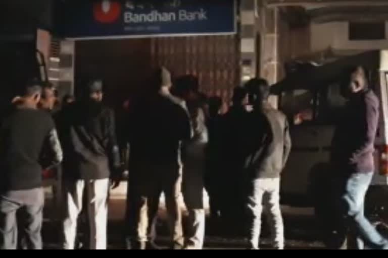 Late night private bank fire in mandsaur