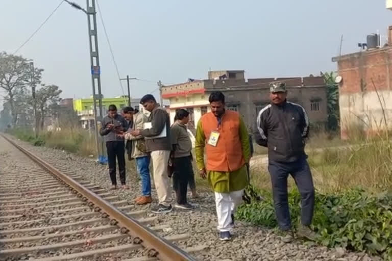 बेतिया में ट्रेन से कटकर मौत दो की मौत