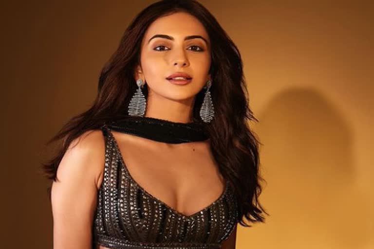 ED gives notices to  Actress Rakul preetsingh