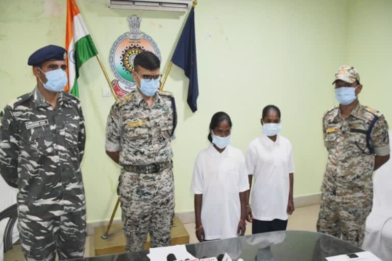 female Naxalites surrendered in dantewada