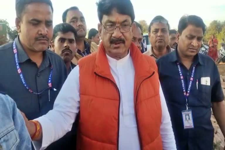 Minister Mahendra Singh