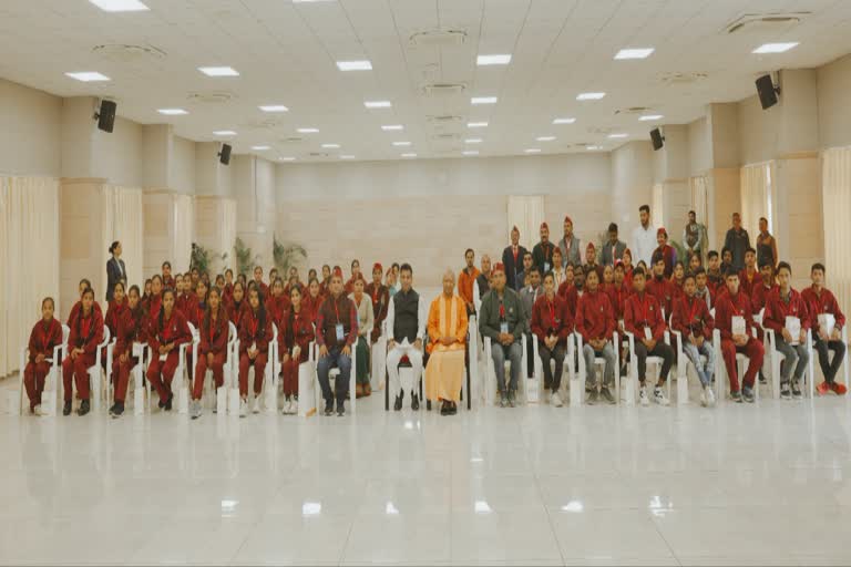 सीएम योगी से मिले देवप्रयाग विधानसभा के मेधावी छात्र, यूपी विधानसभा में भी  बिताया समय, meritorious students of devprayag assembly met cm yogi  adityanath