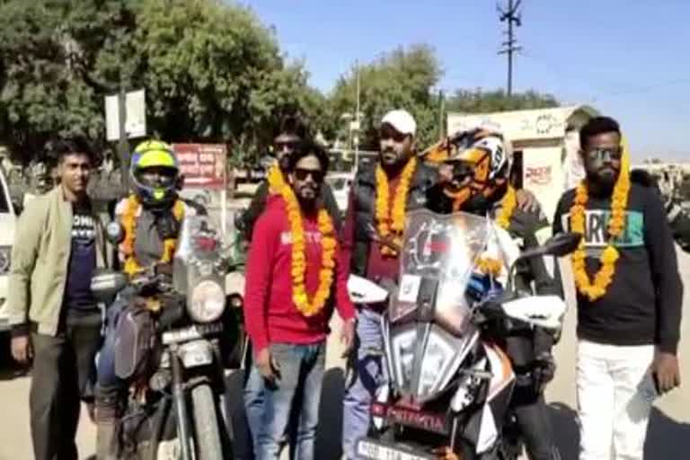 8 bikers from Odisha reached Jaisalmer