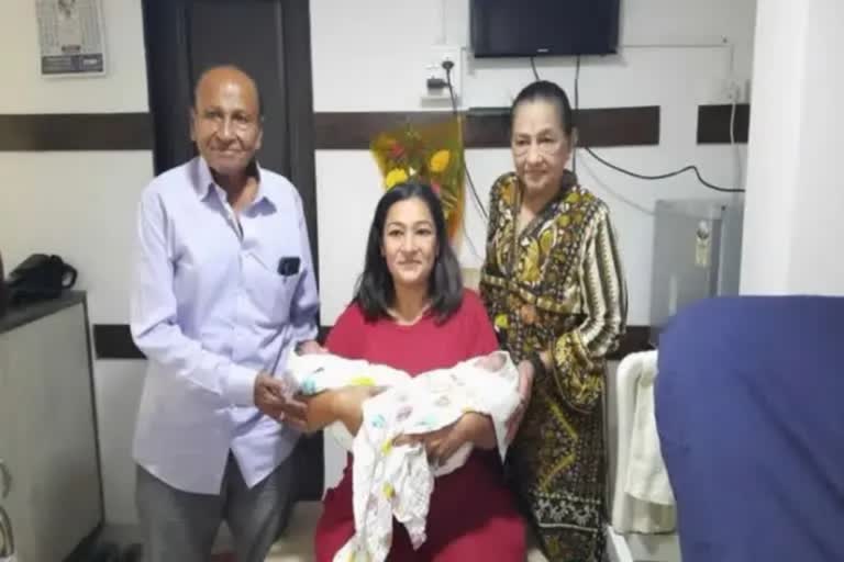 SINGLE MOTHER SURAT BECAME A MOTHER OF TWO TWINS WITH THE HELP OF IVF