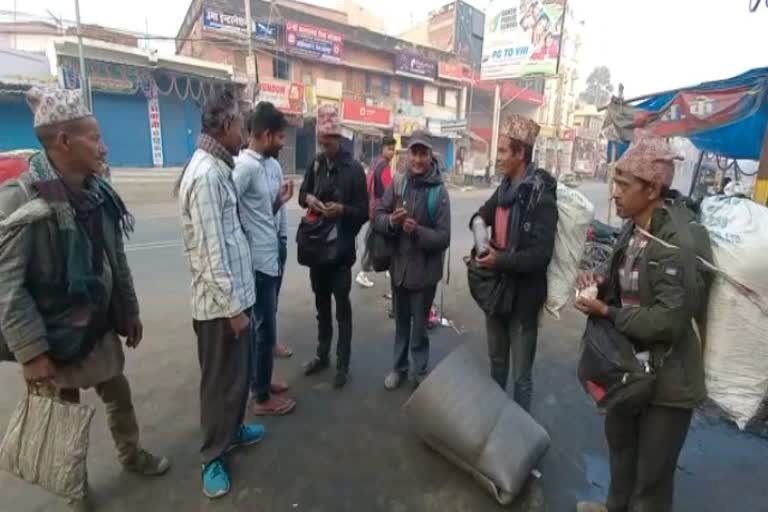 गोपालगंज में पहुंच रहे हैं नेपाली नागरिक