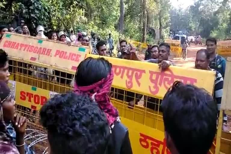 Tribals protest to open police camp Narayanpur
