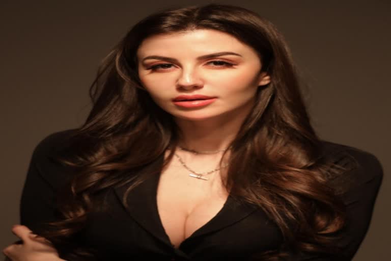 நடிகை ஜார்ஜியா ஆண்டிரியானி  க்ளிக்ஸ்