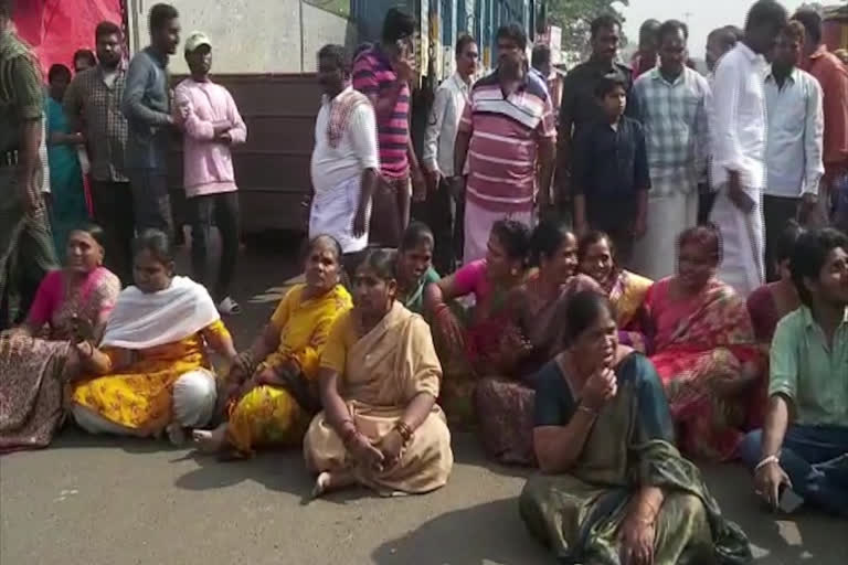 Shopkeepers Protest on Road in Srisailam