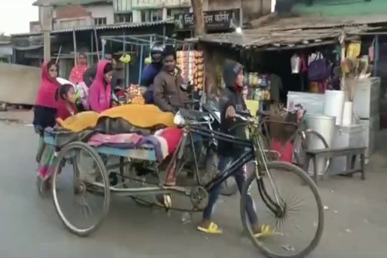 Patient Taken Hospital on Wheelbarrow in Bokaro