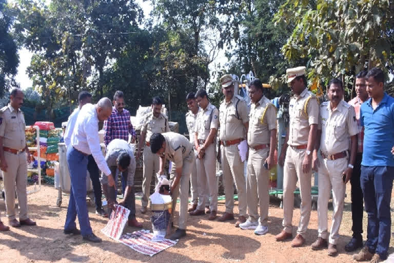 ఒడిశాలో తెలంగాణ ఎక్సైజ్‌ పోలీసుల సోదాలు