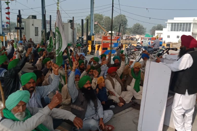 Farmers dharna continues for the closure of Barnala Pakho Cachia Toll Plaza
