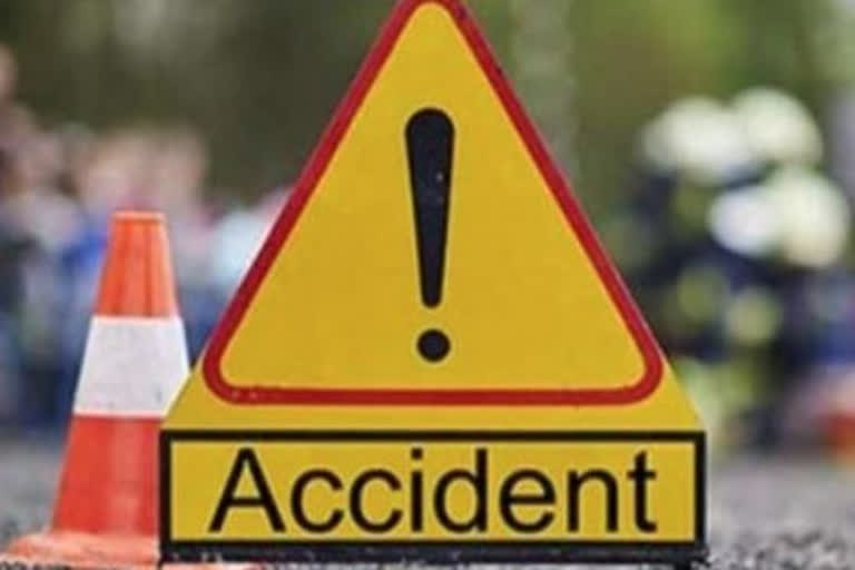 Three people died  Three people died in Separate accident  Separate accident in Bidar  ಬೀದರ್​ನಲ್ಲಿ ಪ್ರತ್ಯೇಕ ಅಪಘಾತ  ಮಲ್ಲಣ್ಣ ದರ್ಶನ ಪಡೆದ ಇಬ್ಬರು ಯುವಕರು ಸೇರಿ ಮೂವರು ಸಾವು  ಬೀದರ್​ನಲ್ಲಿ ಸಂಭವಿಸಿದ ಪ್ರತ್ಯೇಕ ಅಪಘಾತ  ಯುವಕರು ಸೇರಿ ಮೂವರು ಮೃತ  ಪ್ರತ್ಯೇಕ ಅಪಘಾತದಲ್ಲಿ ಮೂವರು ಮೃತ  ಇಬ್ಬರು ಯುವಕರು ಸಾವು  ಮಗು ಸೇರಿ ಇಬ್ಬರಿಗೆ ಗಾಯ