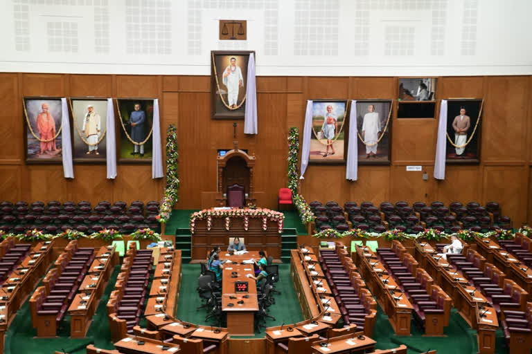 Savarkar portrait unveiled in Suvarna Soudha; Congress boycott the event