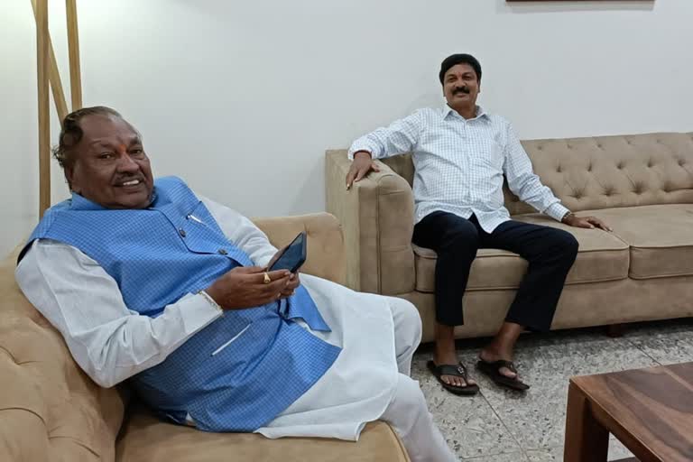 MLA KA Eshwarappa and Ramesh Jarakiholi