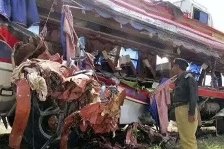 கடும் பனி மூட்டம்: பாகிஸ்தானில் பேருந்து விபத்துக்குள்ளானதில் 8 பேர் உயிரிழப்பு