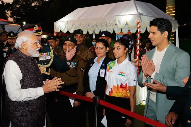 Vijay Diwas with this Memorable pic with PM Modi