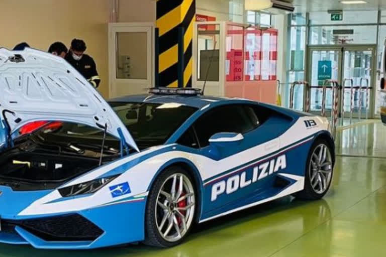 Italian cops deliver Kidneys in Lamborghini Huracan