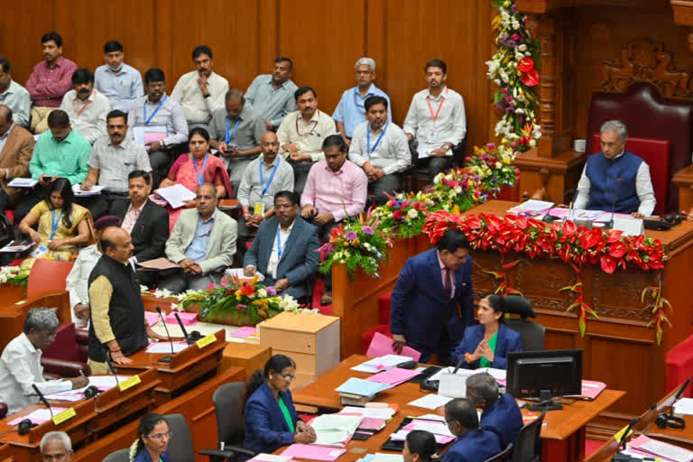 ಹಿರಿಯರ ಮನೆಯಲ್ಲಿ ಹೊರಟ್ಟಿ ಗುಣಗಾನ: ಪಕ್ಷಾತೀತವಾಗಿ ಸಭಾಪತಿ ಹಾಡಿ ಹೊಗಳಿದ ಸದಸ್ಯರು