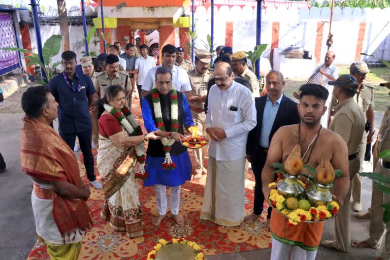 Supreme Court Justice Mukesh Kumar Shah visited Haralukote Anjaneya Temple in Chamarajanagar