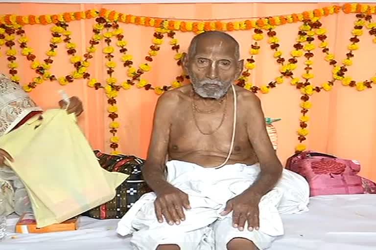 old man swami sivananda