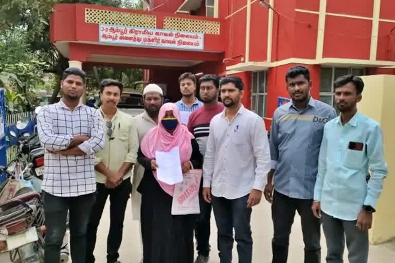 Widow Gulzar outside Ambur Rural Police Station