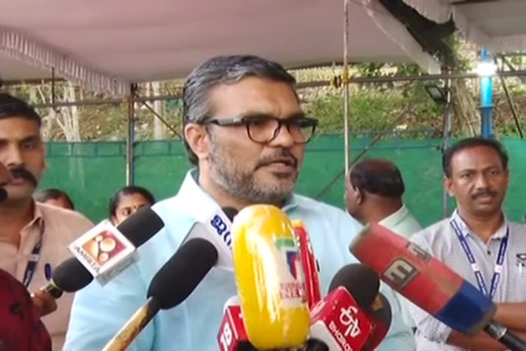 Mb rajesh  kerala news  malayalam news  trivandrum news  mb rajesh about cm press conference  mb rajest about bufferzone  bufferzone help desk  buffer zone field survey  bufferzone  കേരള വാർത്തകൾ  മലയാളം വാർത്തകൾ  തദ്ദേശ സ്വയംഭരണ വകുപ്പ് മന്ത്രി  എം ബി രാജേഷ്  ബഫർസോൺ  ബഫർസോൺ വിഷയത്തിൽ എം ബി രാജേഷ്  സർവേ നമ്പറോടു കൂടിയ ഭൂപടം  ബഫർസോൺ ഹെൽപ് ഡെസ്‌ക്‌  മുഖ്യമന്ത്രിയുടെ വാർത്താ സമ്മേളനം