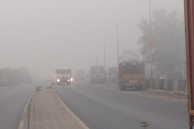 गोपालगंज में  छाया रहा कुहासा