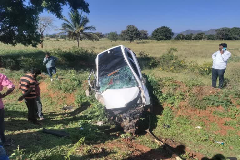 pilgrim-car-overturns-child-killed-6-injured