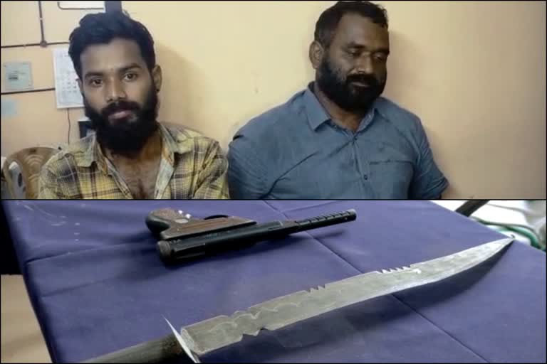 deadly weapon  deadly weapon sized at kollam  Anchal Police  Anchal Police arrested two youth with weapon  kerala news  malayalam news  kollam crime news  വടിവാളും തോക്കുമായി കാറിൽ  അഞ്ചൽ പൊലീസ്  കേരള വാർത്തകൾ  മലയാളം വാർത്തകൾ  വടിവാളും തോക്കുമായി രണ്ടു പേരെ പിടികൂടി  വടിവാളും തോക്കുമായി രണ്ട് പേർ അറസ്‌റ്റിൽ  കാറിൽ ആയിധങ്ങളുമായി രണ്ടു പേർ അറസ്‌റ്റിൽ  നാട്ടുകാർ പിടികൂടി