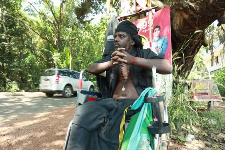 Malappuram  Kottakkal  Kannan  Sabarimala  wheel chair  തുണയായവര്‍  അയ്യന് മുന്നില്‍  അപകടത്തിൽ നഷ്‌ടപ്പെട്ട കാലുകളുമായി  പതിനെട്ടാംപടി  കണ്ണന്‍  മലപ്പുറം  കോട്ടയ്ക്കല്‍  അയ്യപ്പ ദര്‍ശനം  ചക്രക്കസേര  ശബരിമല  സമീറ  തമിഴ്‌നാട്