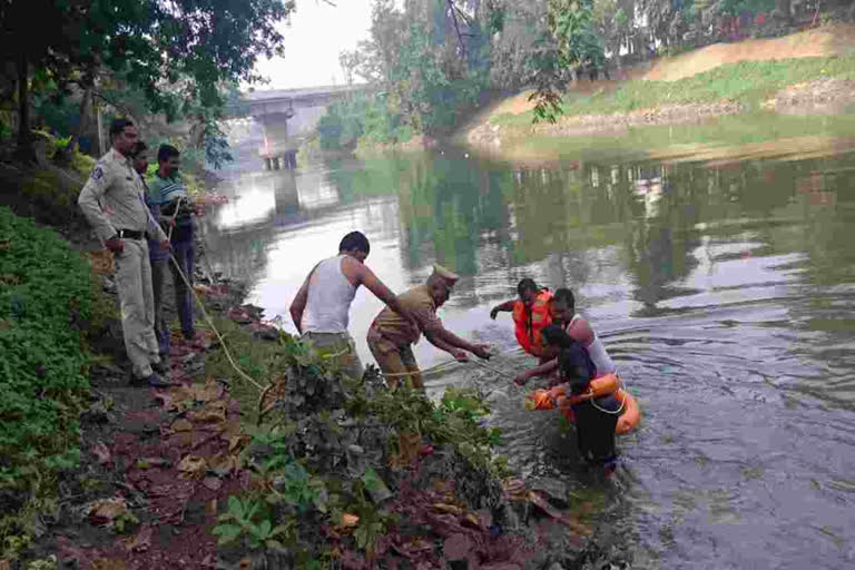 Woman wanted to commit suicide by jumping into canal