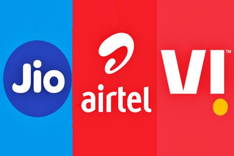 Telecom Operators Might Hike Tariffs  Telecom Operators Might Hike Tariffs By 10 percent  Mobile recharge plan hike  Jio Vodafone Idea airtel plans hike  ​ ದರ ಹೆಚ್ಚಿಸಲಿರುವ ಟೆಲಿಕಾಂ ಕಂಪನಿಗಳು  ಕೊರೊನಾ ಸಮಯದಲ್ಲಿ ಗ್ರಾಹಕರಿಗೆ ಮತ್ತೊಂದು ತಲೆ ಬಿಸಿ  ಮೊಬೈಲ್ ರಿಚಾರ್ಜ್​ ದರಗಳ ಬೆಲೆಗಳನ್ನು ಹೆಚ್ಚಿಸಲು ಸಿದ್ಧ  ಮತ್ತೆ ಕೊರೊನಾ ಹಬ್ಬುವ ಭೀತಿ  ಕೋವಿಡ್​ ಮಾರ್ಗಸೂಚಿ ಸಹ ಬಿಡುಗಡೆ  ಟೆಲಿಕಾಂ ಕಂಪನಿಗಳ ನಡುವಿನ ತೀವ್ರ ಪೈಪೋಟಿ  ಕೊನೆಯ ತ್ರೈಮಾಸಿಕದಲ್ಲಿ ಸುಂಕ ಹೆಚ್ಚಳ