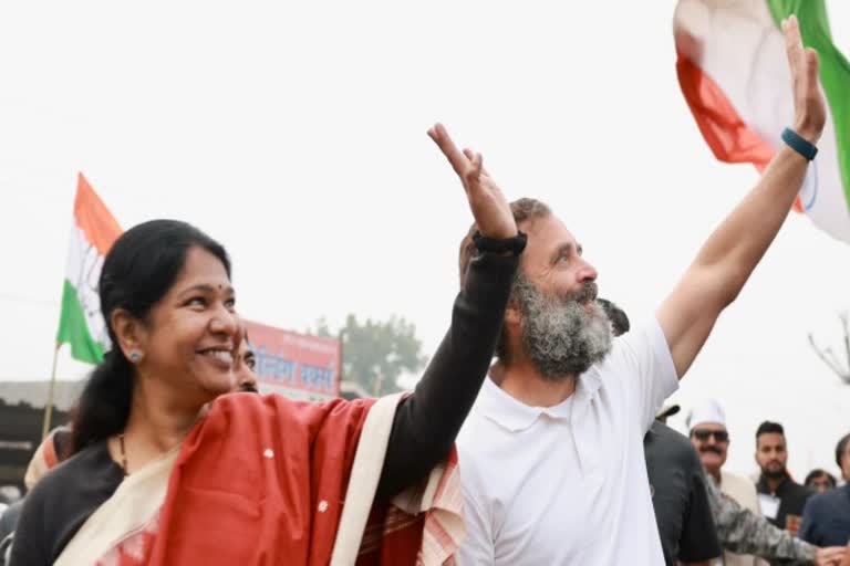 Bharat Jodo Yatra: ராகுல் உடன் கை அசைத்த கனிமொழி எம்பி