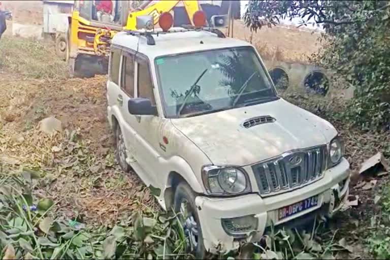 Police recovered liquor from car in Bhagalpur