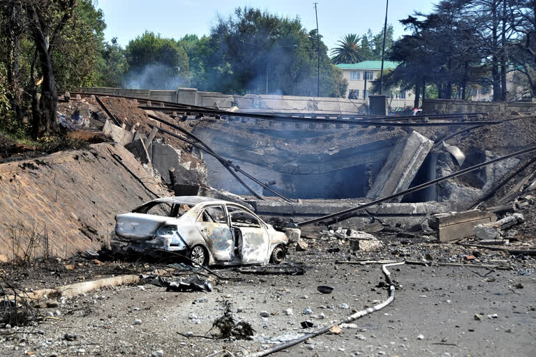 Truck with liquified gas explodes