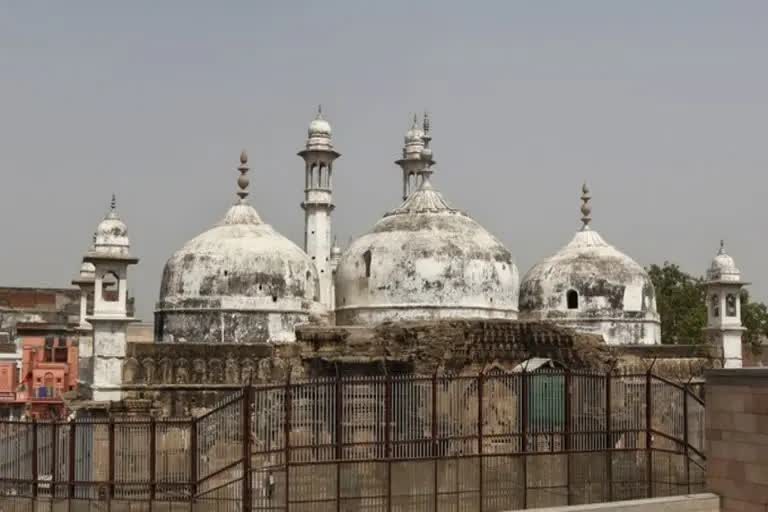 birthplace of Lord Krishna Shahi Idgah mosque  Shahi Idgah mosque issue  survey at Shahi Idgah mosque  Shahi Idgah mosque  birthplace of Lord Krishna vs Shahi Idgah mosque  ഷാഹി ഈദ്‌ഗാഹ് മസ്‌ജിദ്  ശ്രീകൃഷ്‌ണ ജന്മഭൂമി ഷാഹി മസ്‌ജിദ് തര്‍ക്കം  സര്‍വേ ആരംഭിക്കാന്‍ കോടതി ഉത്തരവ്  ശ്രീകൃഷ്‌ണ ജന്മഭൂമി  മഥുര ജില്ല കോടതി  ആർക്കിയോളജിക്കൽ സർവേ ഓഫ് ഇന്ത്യ  Archaeological Survey of India  അഖില ഭാരത ഹിന്ദു മഹാസഭ