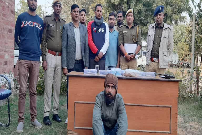 Karauli police arrested an accused,  arrested an accused with illegal weapon