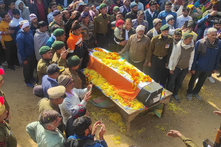 Martyr Manoj Yadav body reached Pacheri