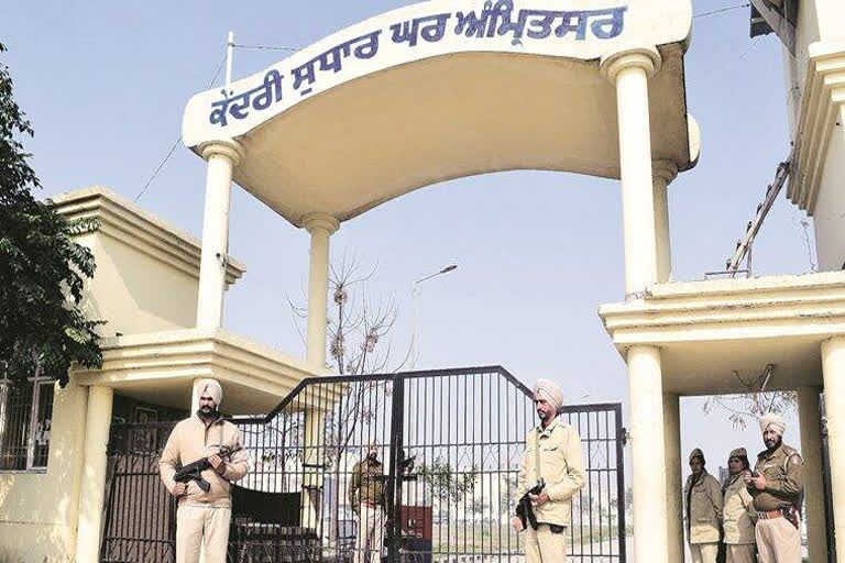 Amritsar Central Jail  NIA raid in Amritsar Central Jail  NIA team conducted raid in Amritsar Central Jail  NIA raid  NIA raid North India  drug supply networks from Pakistan  മയക്കുമരുന്ന് ശൃംഖലകളുടെ പ്രവര്‍ത്തനം  അമൃത്സർ സെൻട്രൽ ജയിലിൽ എന്‍ഐഎ  എൻഐഎ  ജമ്മു കശ്‌മീര്‍  അമൃത്സർ  ഫിറോസ്‌പൂർ  താൺ തരൺ