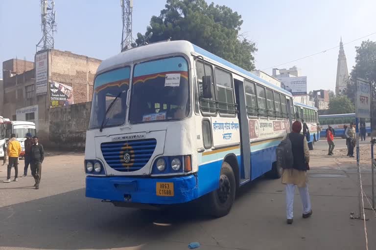 accident in Rewari bus stand