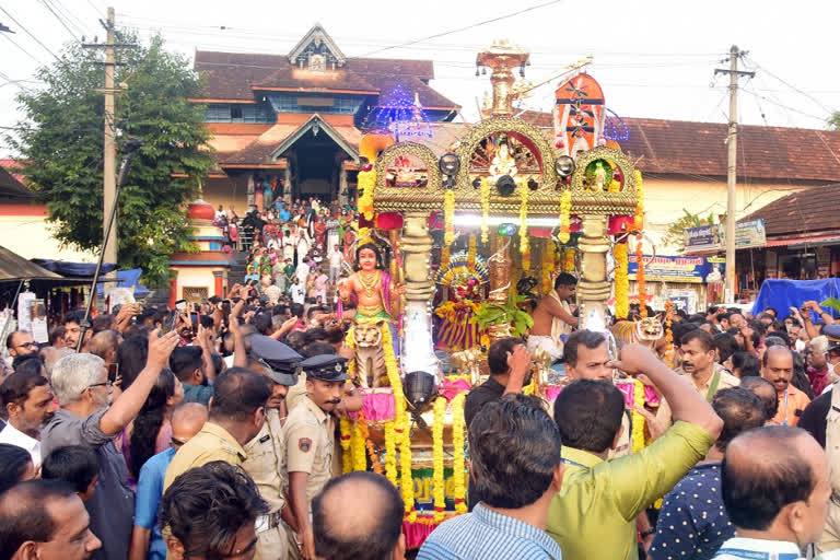 Thanka anki procession will reach sabarimala  Thanka anki procession  Thanka anki procession at sannidhanam  തങ്ക അങ്കി ഘോഷയാത്ര  തങ്ക അങ്കി ഘോഷയാത്ര തിങ്കളാഴ്‌ച സന്നിധാനത്ത്  മണ്ഡലപൂജ 27ന്  തങ്ക അങ്കി  ശബരിമല  ശബരിമല വാർത്ത  sabarimala  sabarimala news